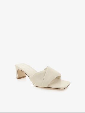 Billini Taya White Heels — Size 9